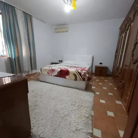 Through Mangalem Сasa de vacaciones Berat