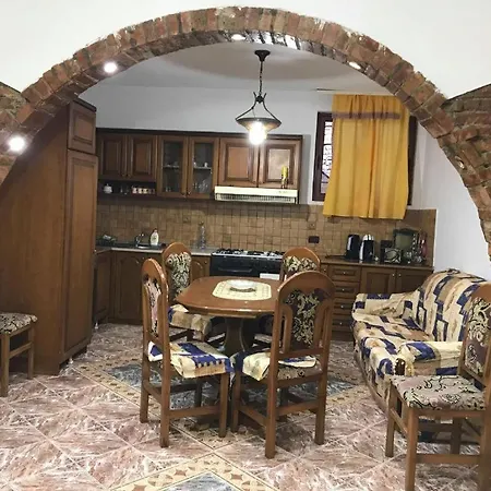 Сasa de vacaciones Through Mangalem