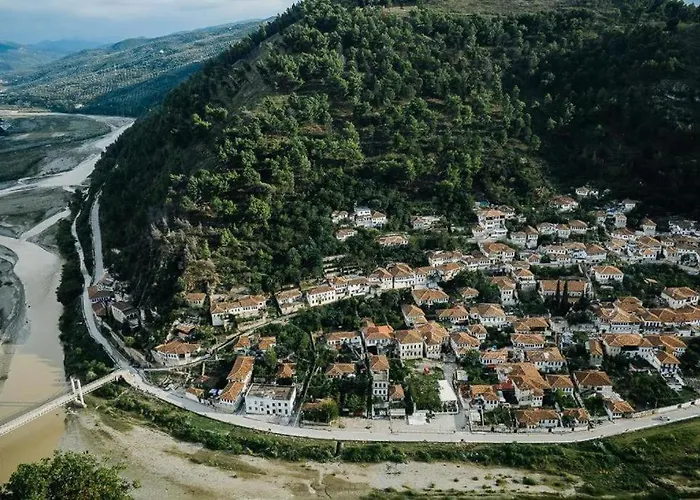 Сasa de vacaciones Through Mangalem Berat